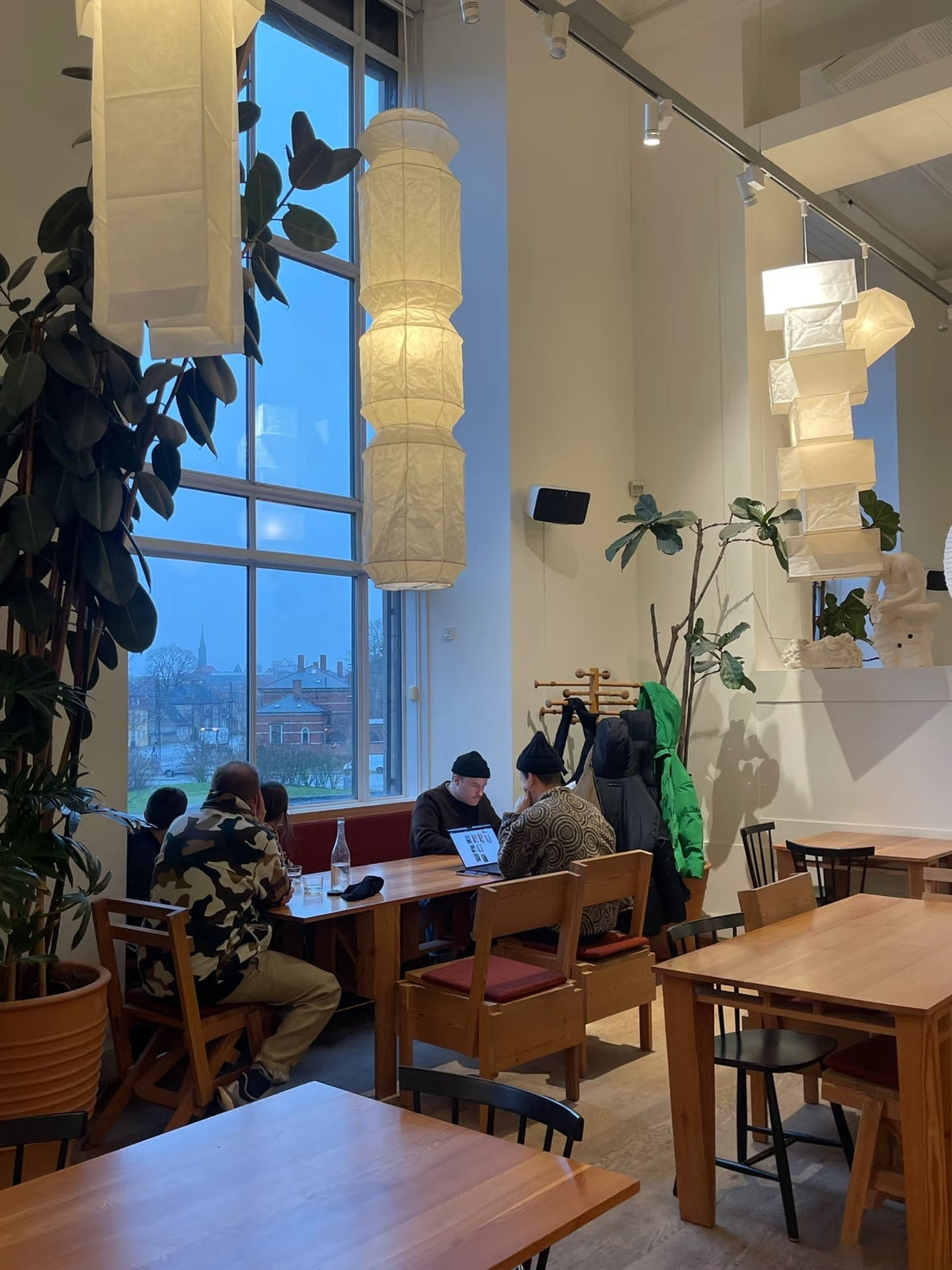 Akari Lamp vs IKEA Paper Lamps — Pick the Best Paper Light for Your Home