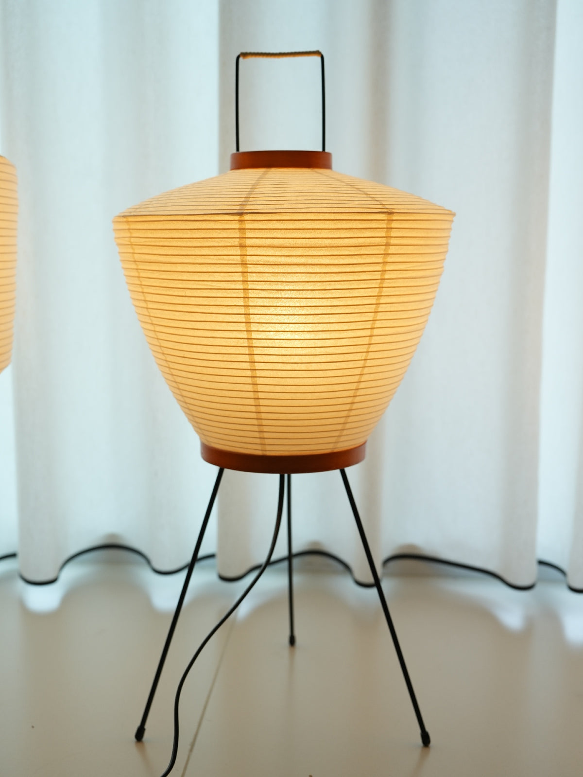 NOGUCHI AKARI 5A — Washi Paper Accent Table Lamp