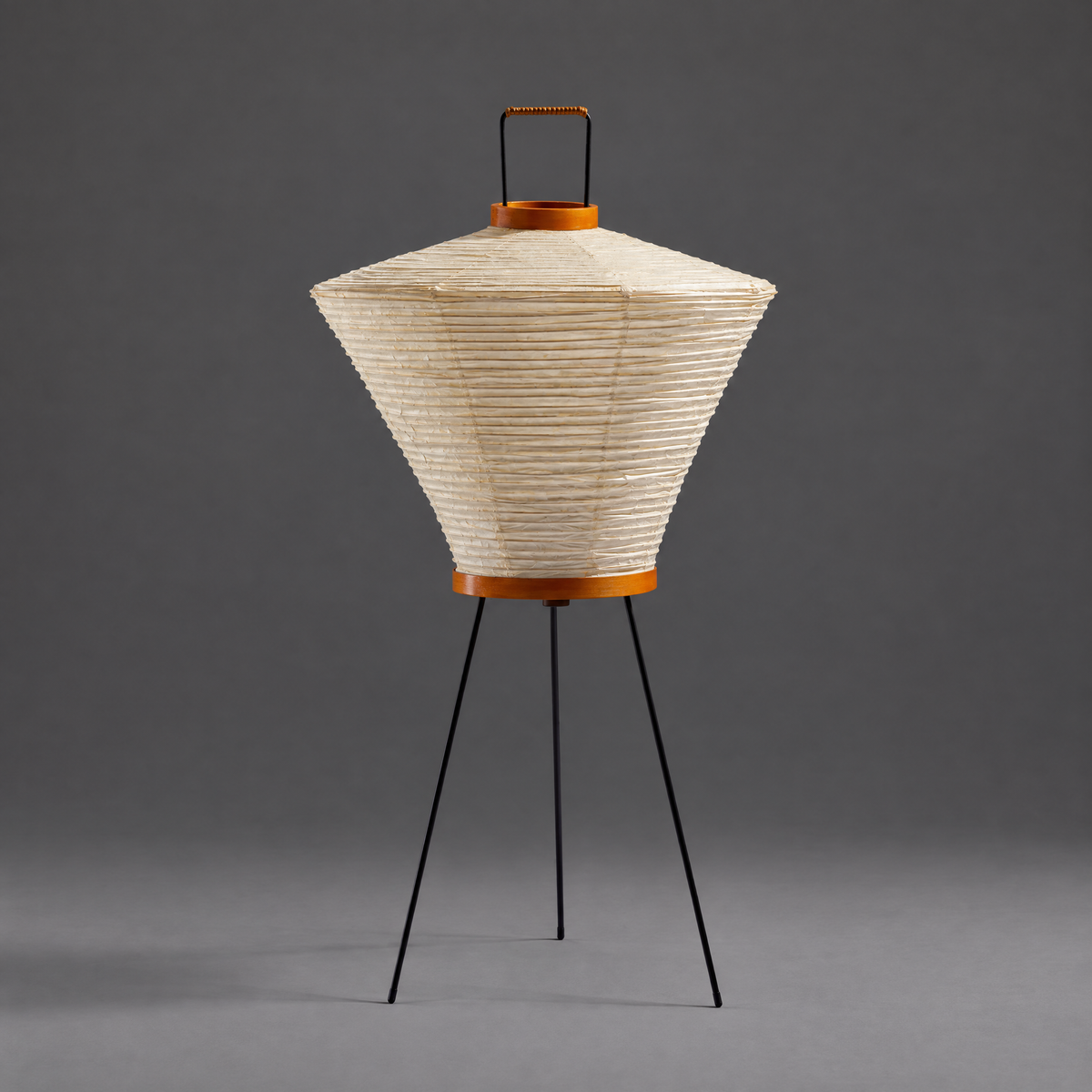 NOGUCHI AKARI 4A Table Lamp — Modern Washi Light Sculpture