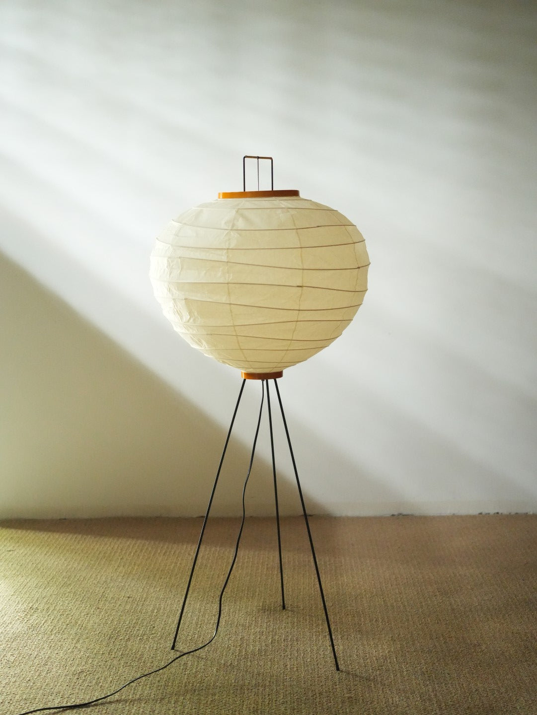 Akari 10D Floor Lamp Replica — Handcrafted Spherical Washi Light Sculpture