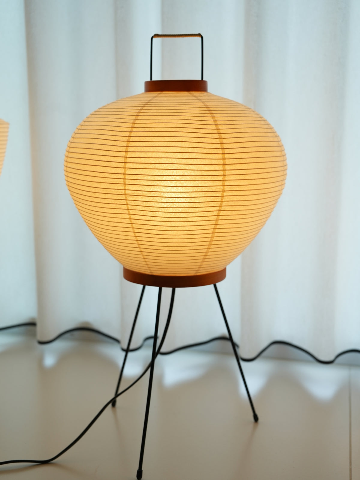 NOGUCHI AKARI 3A Table Lamp — Handcrafted Washi Lighting