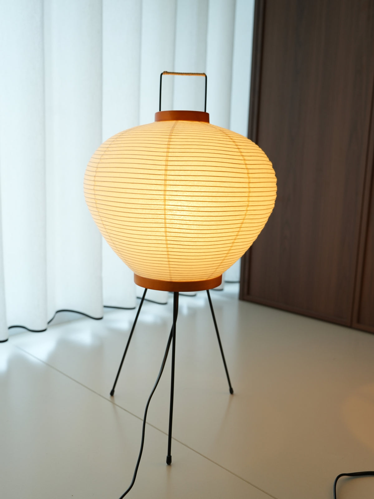 NOGUCHI AKARI 3A Table Lamp — Handcrafted Washi Lighting