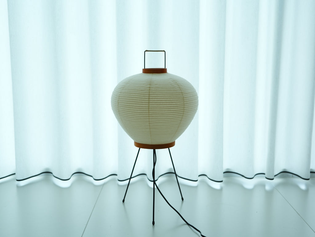 NOGUCHI AKARI 3A Table Lamp — Handcrafted Washi Lighting