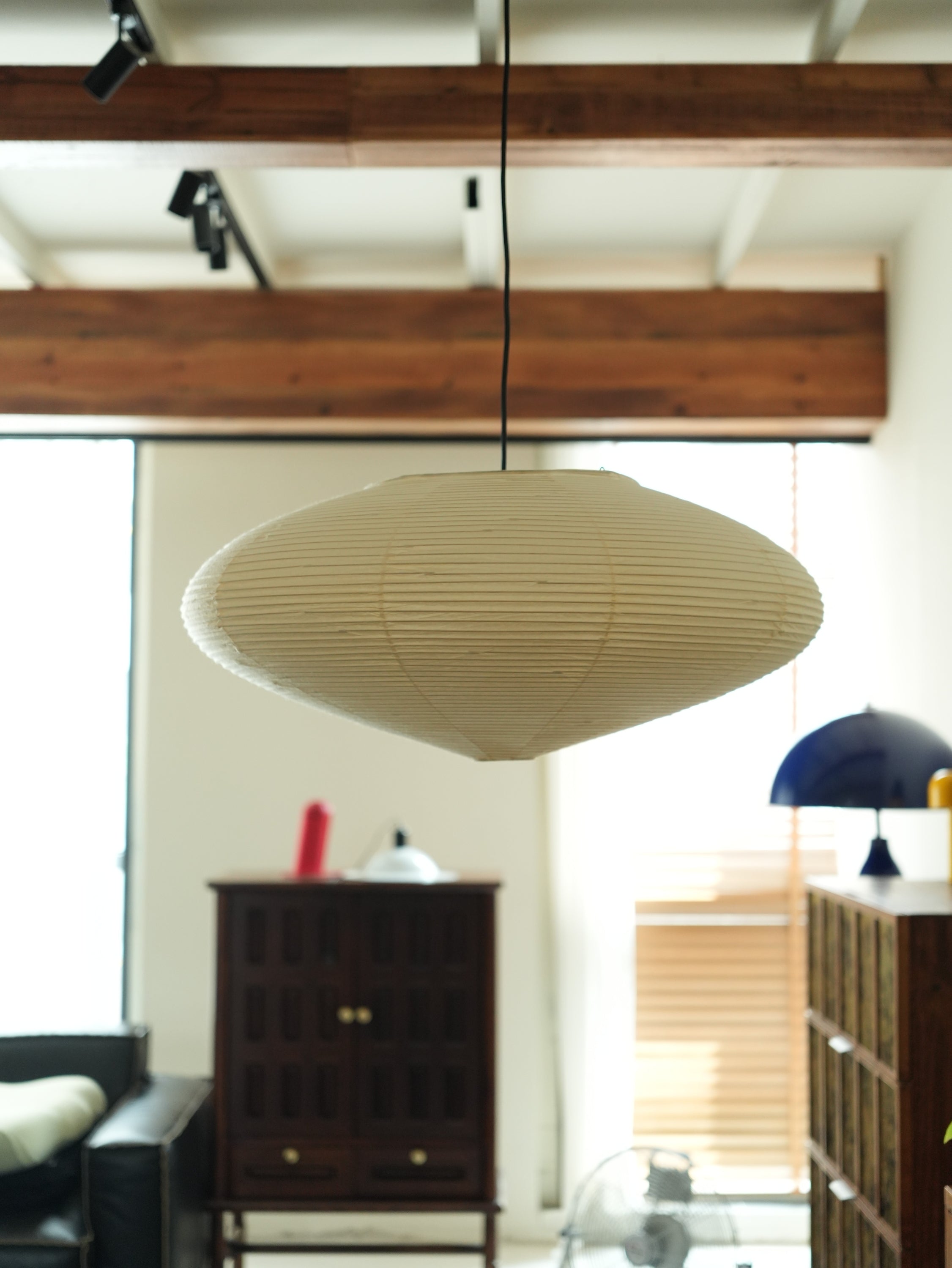 Akari 21A/15A Large Washi Paper Pendant | Isamu Noguchi Light