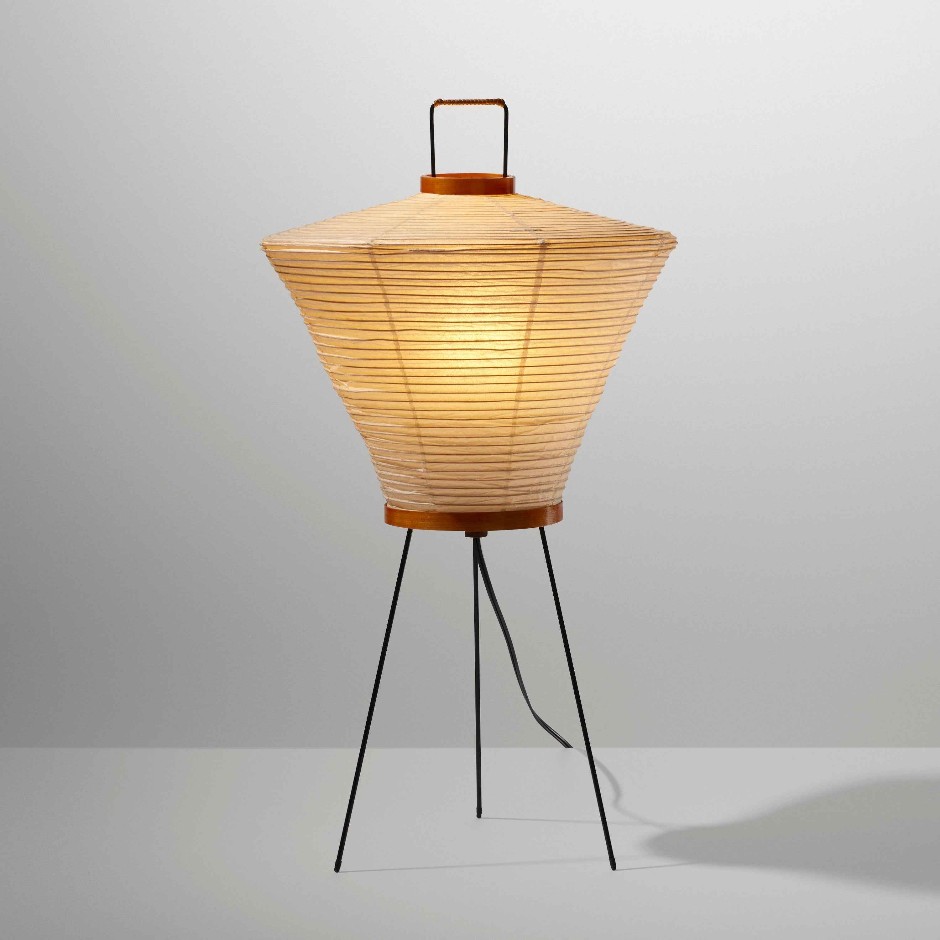 NOGUCHI AKARI 4A Table Lamp — Modern Washi Light Sculpture