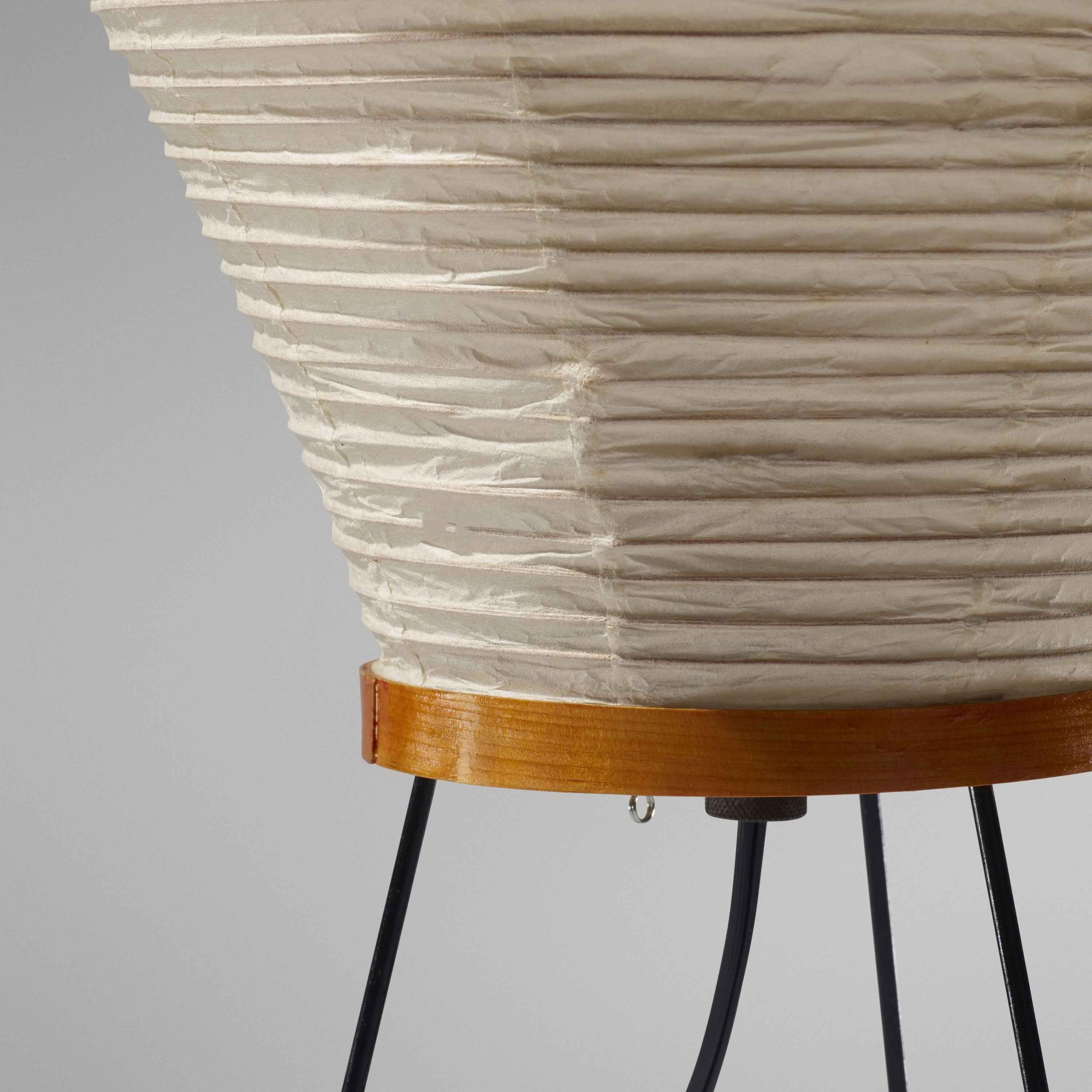 NOGUCHI AKARI 4A Table Lamp — Modern Washi Light Sculpture