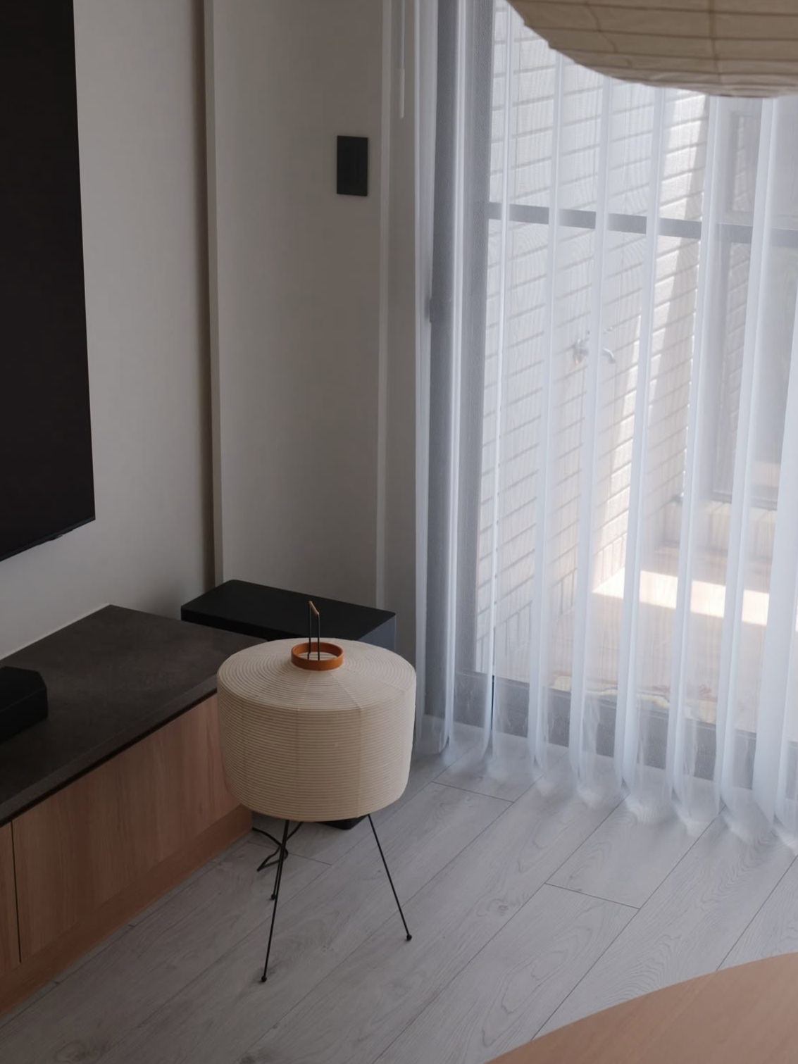 NOGUCHI AKARI 6A Table Lamp — Tall Washi Paper Lamp